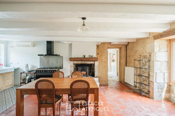 Maison poitevine de caractère entourée de son parc arboré