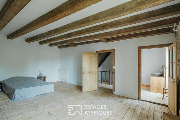 Maison poitevine de caractère entourée de son parc arboré