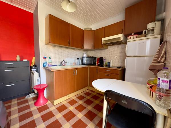SAUMUR, Quartier Gare - Université, Appartement T2 avec stationnement et terrasse et jardin privatif de 130m²