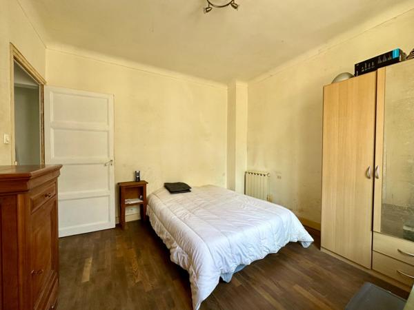 SAUMUR, Quartier Gare - Université, Appartement T2 avec stationnement et terrasse et jardin privatif de 130m²