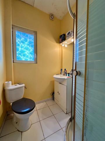 SAUMUR, Quartier Gare - Université, Appartement T2 avec stationnement et terrasse et jardin privatif de 130m²