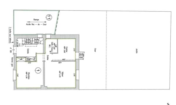 SAUMUR, Quartier Gare - Université, Appartement T2 avec stationnement et terrasse et jardin privatif de 130m²