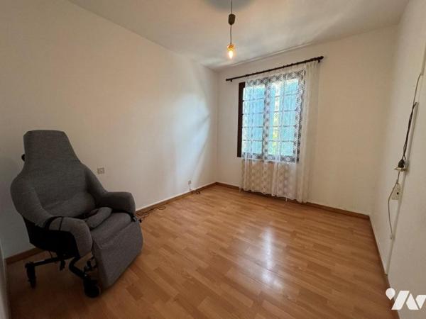 PROCHE CENTRE,  MAISON DE PLAIN PIED AVEC GARAGE ET DEPENDANCE