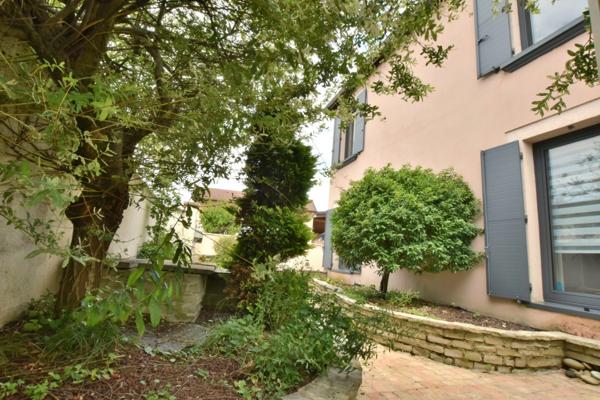 Charmante maison bourguignonne avec vue dégagée à VOSNE ROMANEE