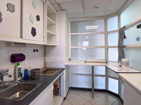 Bureaux climatisés 125 m² – Vitrine 10 mètres – Parkings – Proche Gare Sud / St Hélier