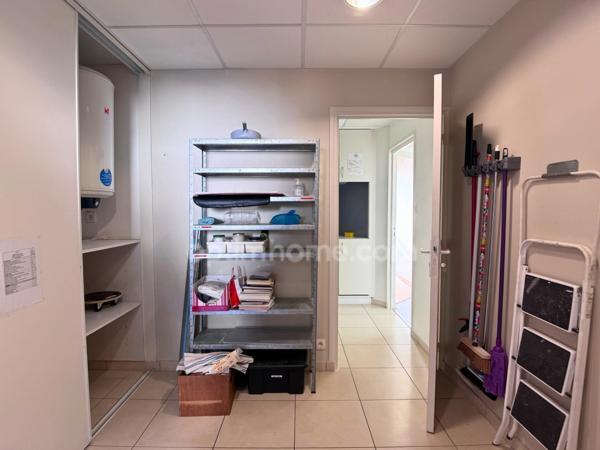 Bureaux climatisés 125 m² – Vitrine 10 mètres – Parkings – Proche Gare Sud / St Hélier