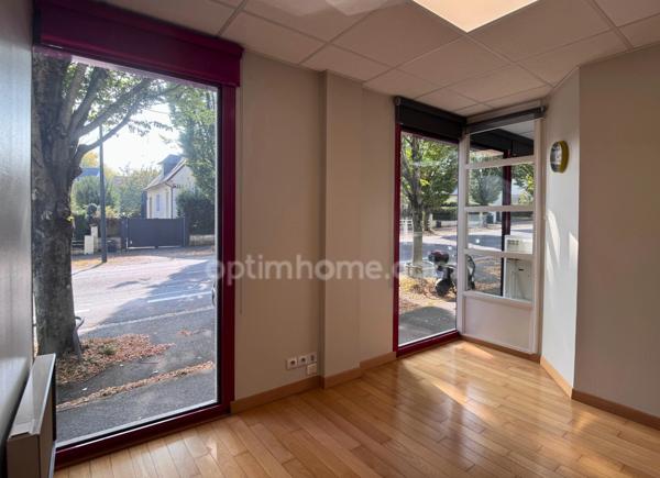 Bureaux climatisés 125 m² – Vitrine 10 mètres – Parkings – Proche Gare Sud / St Hélier