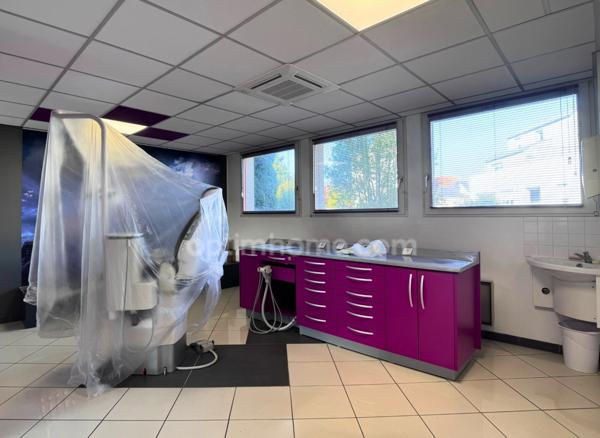 Bureaux climatisés 125 m² – Vitrine 10 mètres – Parkings – Proche Gare Sud / St Hélier