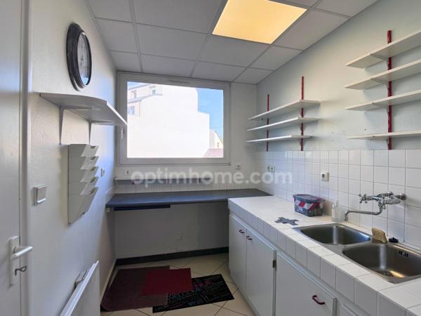 Bureaux climatisés 125 m² – Vitrine 10 mètres – Parkings – Proche Gare Sud / St Hélier