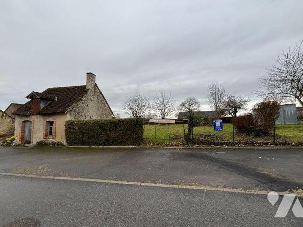 NEUFCHATEL EN SAOSNOIS (72600), Village entre MAMERS et ALENCON en lisière de forêt de Perseign...