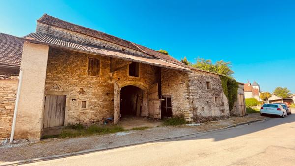 Tharot (89200) Grange en pierres apparentes à rénover dans le secteur de THAROT, 50 000 € F.A.I.