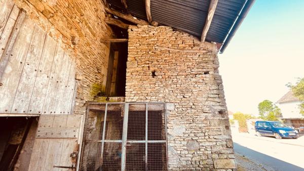 Tharot (89200) Grange en pierres apparentes à rénover dans le secteur de THAROT, 50 000 € F.A.I.