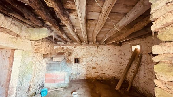 Tharot (89200) Grange en pierres apparentes à rénover dans le secteur de THAROT, 50 000 € F.A.I.