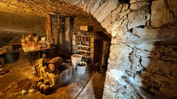 Tharot (89200) Grange en pierres apparentes à rénover dans le secteur de THAROT, 50 000 € F.A.I.