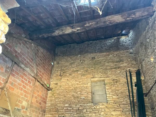 Tharot (89200) Grange en pierres apparentes à rénover dans le secteur de THAROT, 50 000 € F.A.I.