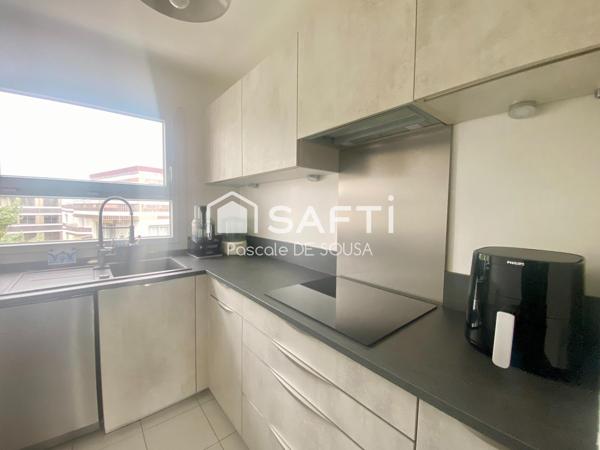 3 pièces lumineux en dernier étage avec terrasse, proche toutes commodités