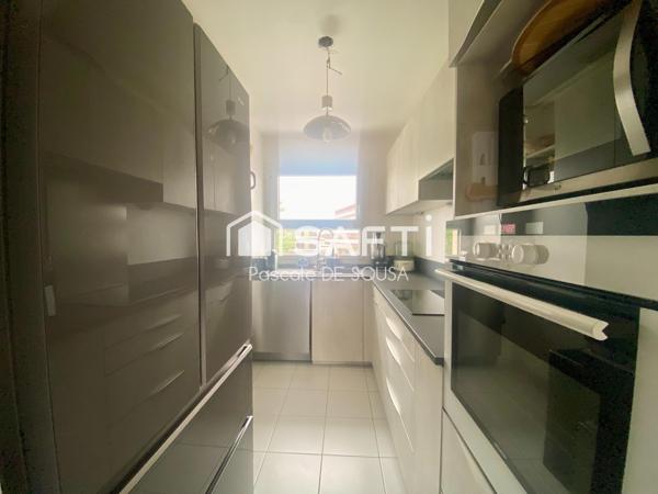 3 pièces lumineux en dernier étage avec terrasse, proche toutes commodités