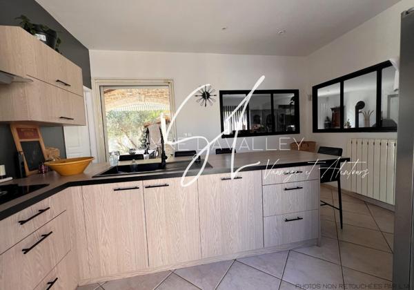 152 m², 931 m² de terrain, une piscine et de beaux volumes… ici, l’espace ne manque pas, les projets non plus !