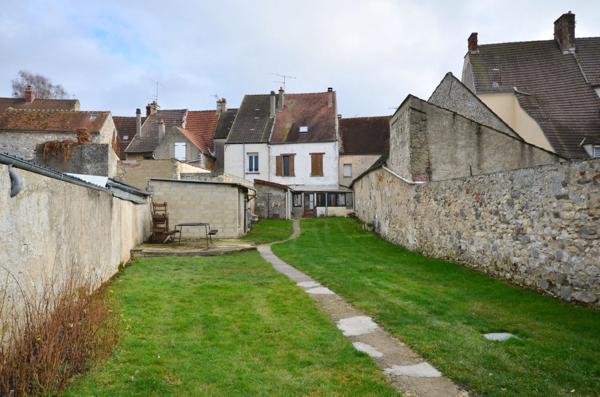 NEUILLY SAINT FRONT (02) Maison à vendre de 5 pièces avec beau terrain, dépendance et grand carport.