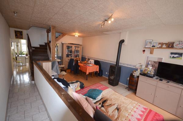 NEUILLY SAINT FRONT (02) Maison à vendre de 5 pièces avec beau terrain, dépendance et grand carport.