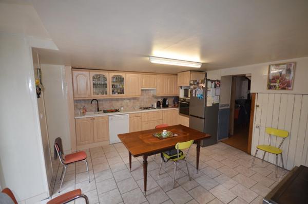 NEUILLY SAINT FRONT (02) Maison à vendre de 5 pièces avec beau terrain, dépendance et grand carport.