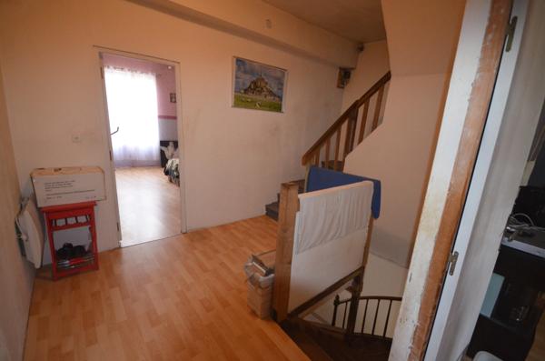 NEUILLY SAINT FRONT (02) Maison à vendre de 5 pièces avec beau terrain, dépendance et grand carport.