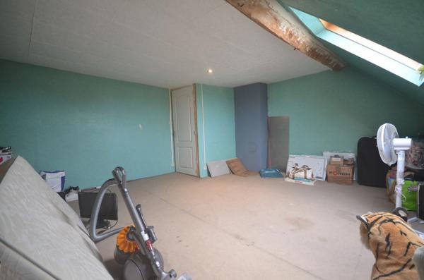 NEUILLY SAINT FRONT (02) Maison à vendre de 5 pièces avec beau terrain, dépendance et grand carport.