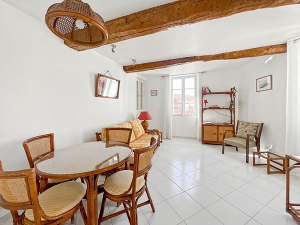 APPARTEMENT DE TYPE 2 PIECES. CANNET MAIRIE