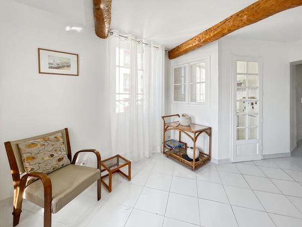 APPARTEMENT DE TYPE 2 PIECES. CANNET MAIRIE