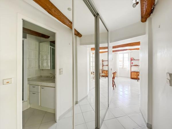 APPARTEMENT DE TYPE 2 PIECES. CANNET MAIRIE