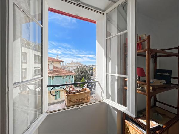 APPARTEMENT DE TYPE 2 PIECES. CANNET MAIRIE