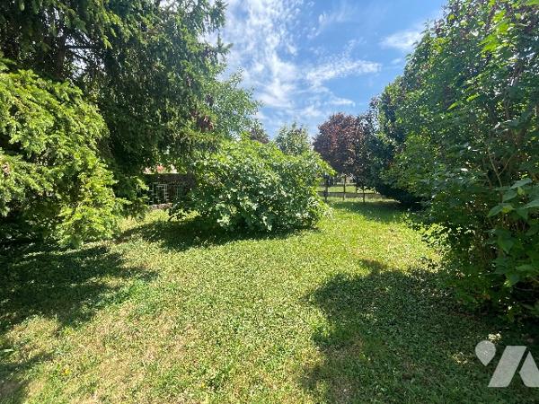 Pavillon au coeur de CHARNY avec jardin