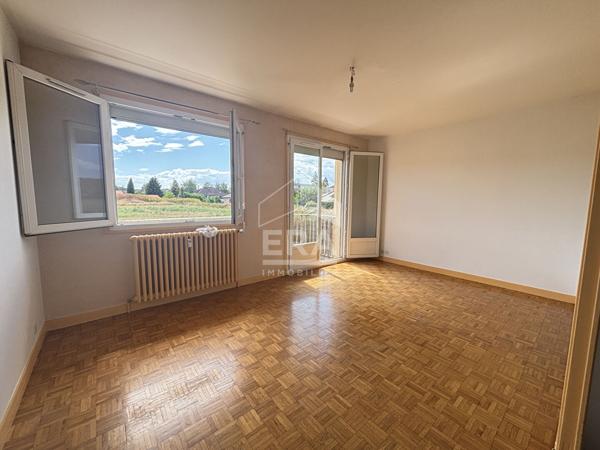 Appartement Bourg En Bresse 3 pièces de 56 m², cuisine, salon , 2 chambres, cave et garage