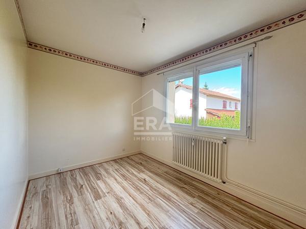 Appartement Bourg En Bresse 3 pièces de 56 m², cuisine, salon , 2 chambres, cave et garage
