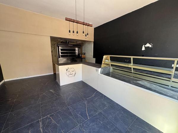 IMMEUBLE AVEC APPARTEMENT ET LOCAL COMMERCIAL