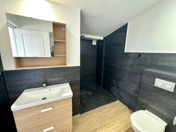 IMMEUBLE AVEC APPARTEMENT ET LOCAL COMMERCIAL