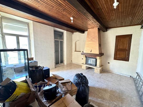 IMMEUBLE AVEC APPARTEMENT ET LOCAL COMMERCIAL