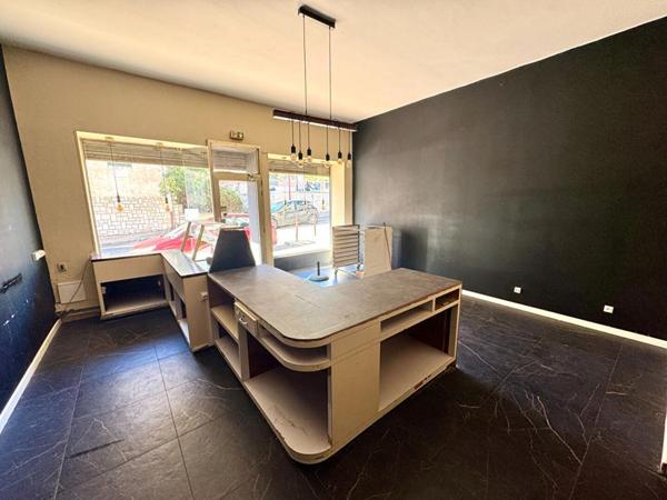 IMMEUBLE AVEC APPARTEMENT ET LOCAL COMMERCIAL