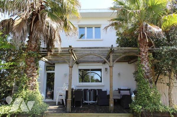 Quartier paisible, convivial et authentique, plutôt résidentiel  donnant accès à la plage d'Arè...