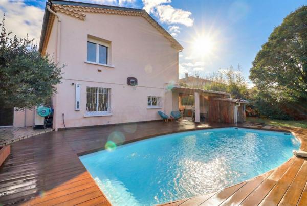 Maison
         9 pièces
        - 191 m² Exclusivité 450 000 € *