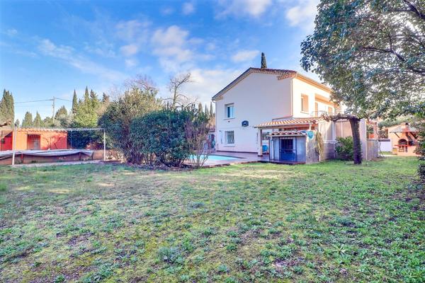 Maison
         9 pièces
        - 191 m² Exclusivité 450 000 € *