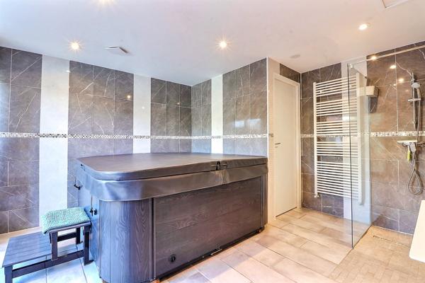 Maison
         9 pièces
        - 191 m² Exclusivité 450 000 € *