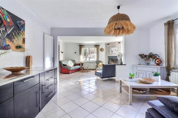 Maison
         9 pièces
        - 191 m² Exclusivité 450 000 € *