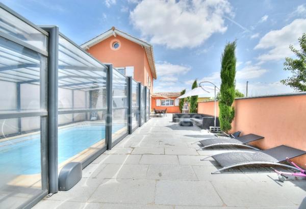 Dpt MIONNAY (01), à vendre maison 220 m² - 4 chambres - Terrain de 1500,00 m² avec piscine