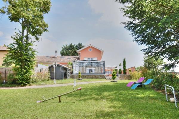 Dpt MIONNAY (01), à vendre maison 220 m² - 4 chambres - Terrain de 1500,00 m² avec piscine