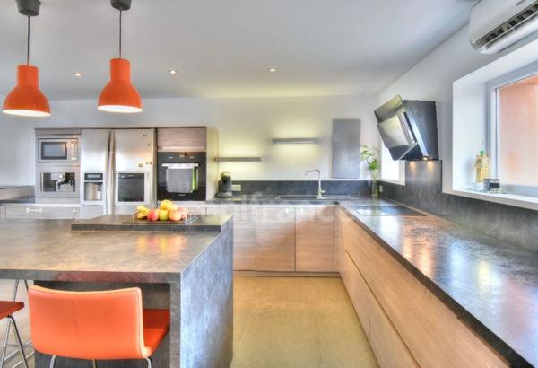 Dpt MIONNAY (01), à vendre maison 220 m² - 4 chambres - Terrain de 1500,00 m² avec piscine