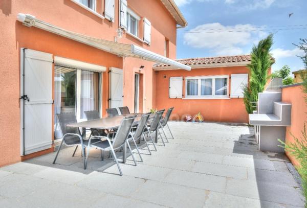 Dpt MIONNAY (01), à vendre maison 220 m² - 4 chambres - Terrain de 1500,00 m² avec piscine