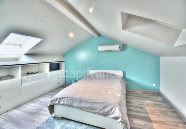 Dpt MIONNAY (01), à vendre maison 220 m² - 4 chambres - Terrain de 1500,00 m² avec piscine