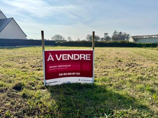 Très beau terrain plat de 702 m2