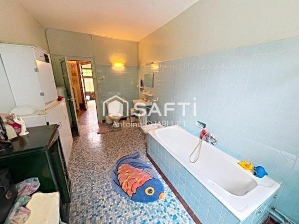 Grande propriété à rénover de 420m² habitable - Terrain de 25 335m²